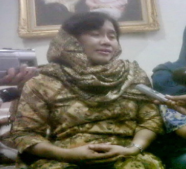 Istri Wamen ESDM hadiri...