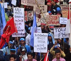 Ricuh, aksi May Day...