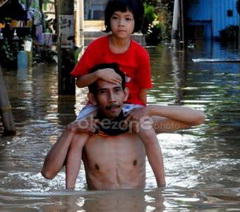 Hujan deras, Pintu Air...