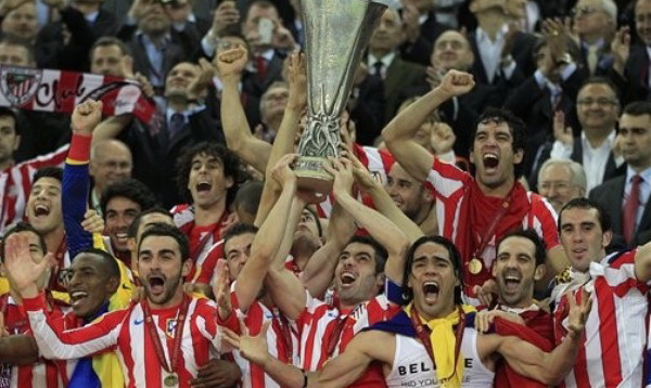 Trofi Liga Europa kedua...