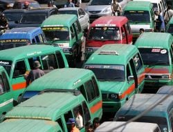 Ratusan trayek bus kota...