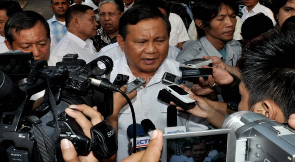 Prabowo bantah diduetkan...