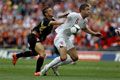 Lescott: Mertens layak...