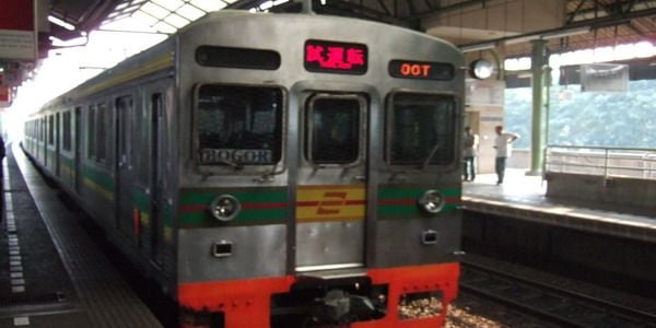 Pantograph KRL meleduk...