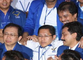 Buktikan korupsi Anas,...
