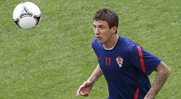 Bilic bertumpu Mandzukic...