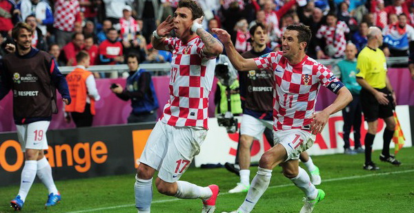 Mario Mandzukic kibarkan...