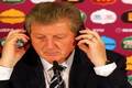 Hodgson pusing tentukan...