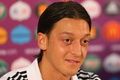 Ozil: Tim manapun ingin...