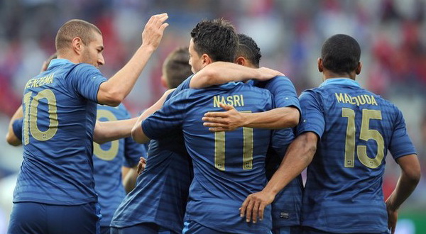 Hadapi Spanyol, Les...