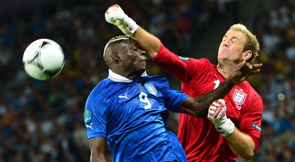 Aksi Joe Hart paksa...