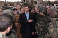Hollande: Assad harus...