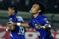 Cetak gol, Airlangga...