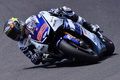 Lorenzo tetap terdepan...