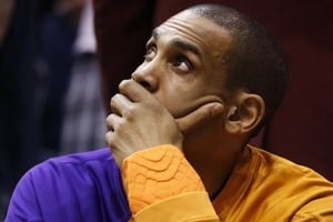 Grant Hill menyeberang...