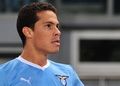 Hernanes bertahan di...