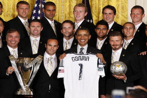 Obama dihadiahi Beckham...