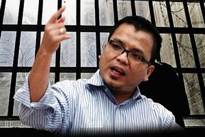 Denny Indrayana jangan...