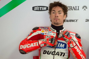 Hayden bertahan di Ducati...