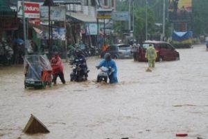 Banjir Ambon, 10 warga...