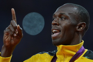 Bolt ingin berseragam...