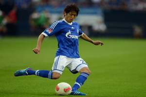 Uchida bertahan di Schalke...