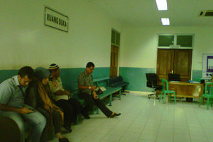 Keluarga pilot masih...