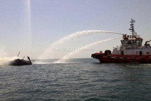 Kapal kayu dihantam...