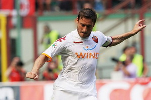 Assist Totti hantar...