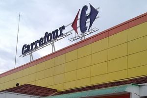 Meski terguncang, Carrefour...