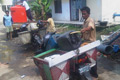 Kekeringan, warga antre...