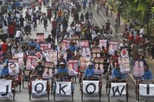Dukung Jokowi, warga...