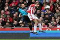 Crouch cetak gol, Mancini...