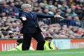 Hughes minta hentikan...