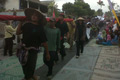 Warga Dukun portal jalan...