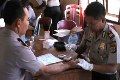 Polisi usia di atas...