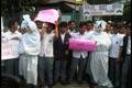Pelajar berpocong kecam...