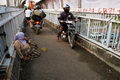 Jembatan penyeberangan...