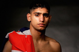 Amir Khan kembali ke...