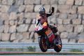 Pedrosa berusaha kejar...