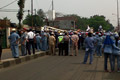 Ribuan buruh blokir...