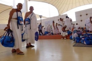 2 jemaah tertinggal...