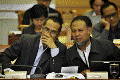 Abraham & Bambang lari...