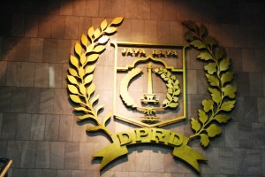 DPRD DKI tunggu surat...