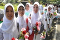 Ribuan mahasiswa tuntut...