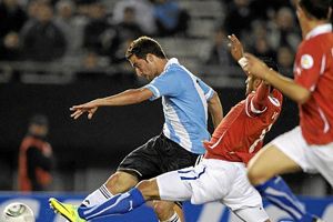 Higuain bawa Argentina...