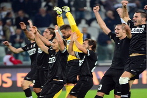 Gulung Napoli, Juventus...
