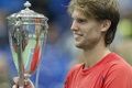 Andreas Seppi angkat...