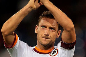Totti tolak bermain...