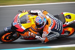 Stoner rebut pole position...